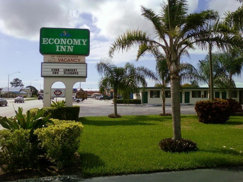 Economy Inn Okeechobee Main image 1